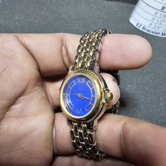 Timex Indiglo Women Quartz Watch Silver Gold Tone Working Blue Roman Dial shows - Picture 4 of 10